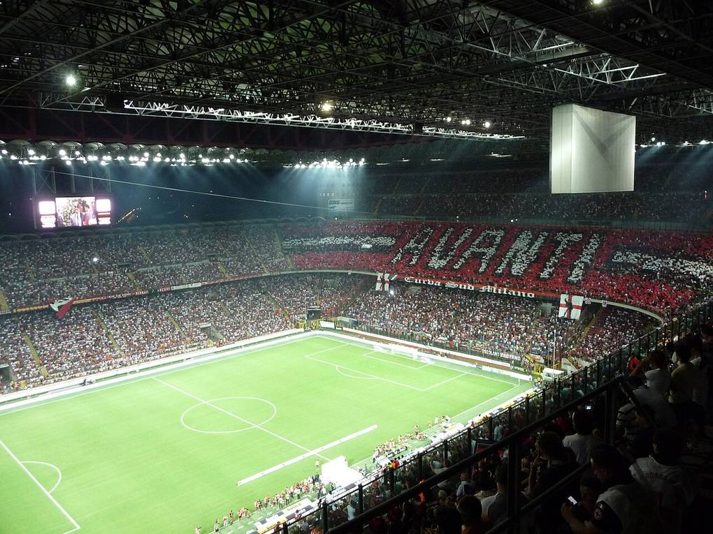 San Siro lleno de aficionados durante un partido de la Serie A