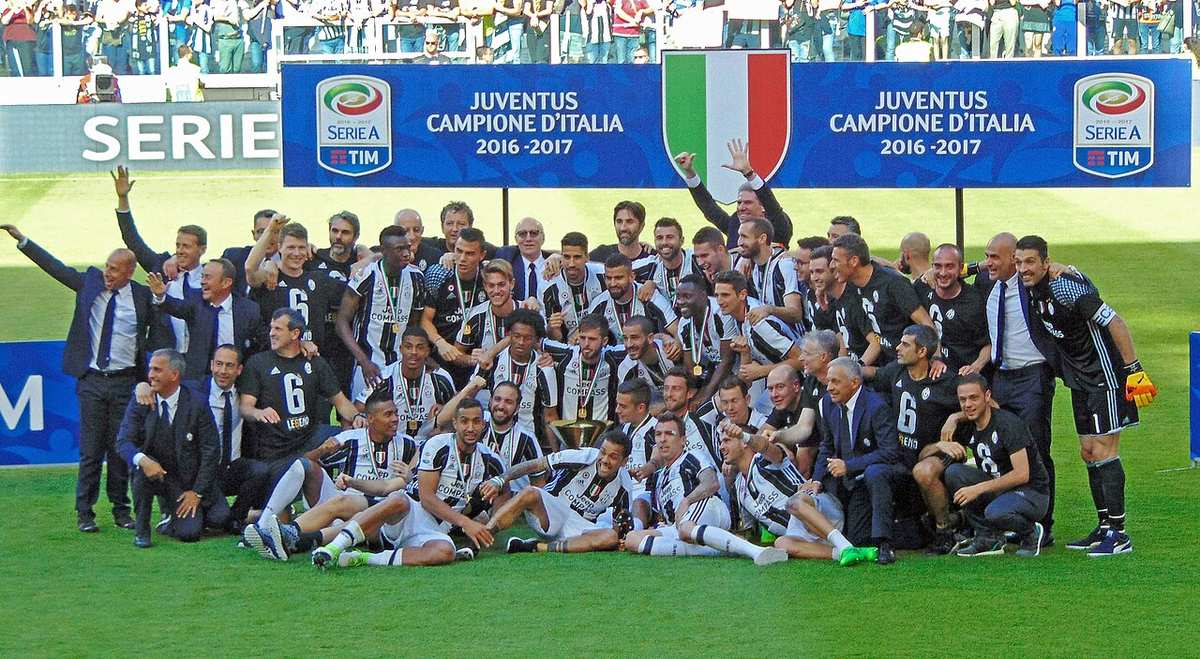 La Juventus celebrando el título de la Serie A 2016-17