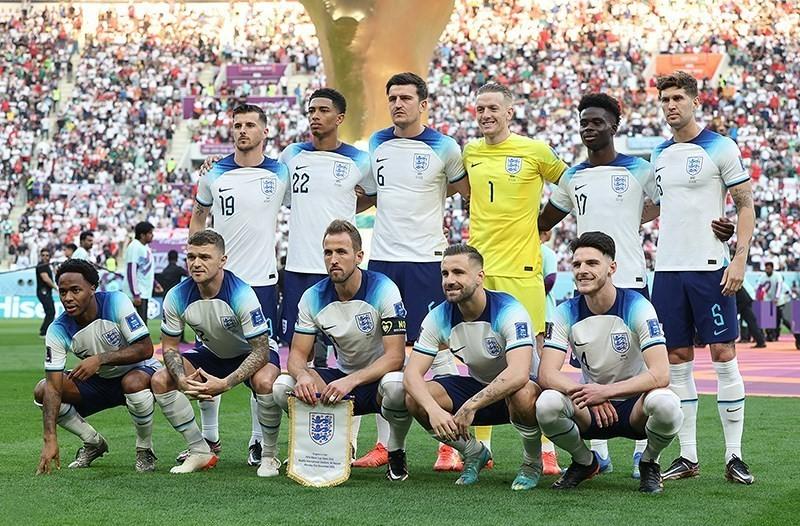 La selección de Inglaterra, con Jude Bellingham, antes de un partido del Mundial 2022