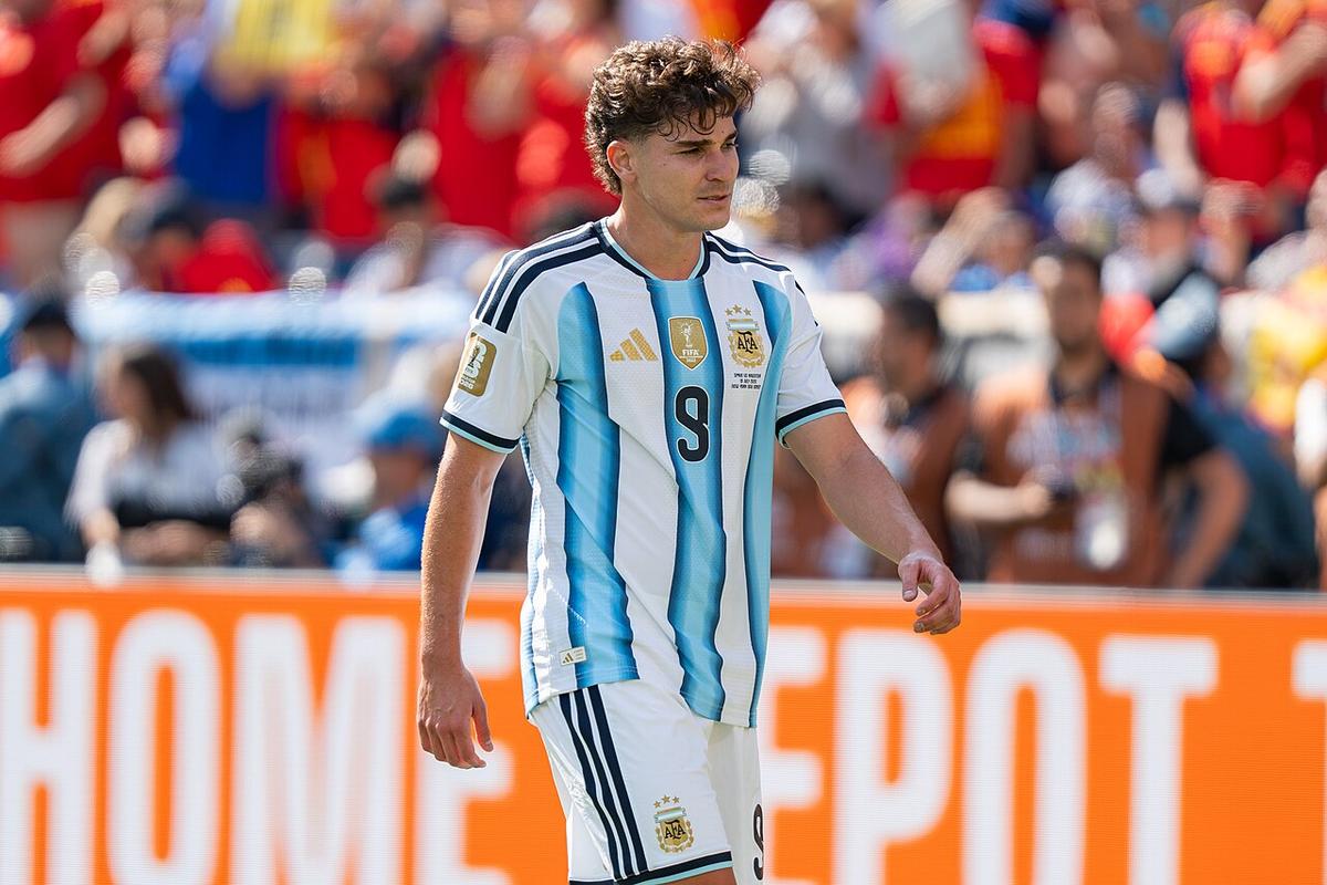 Julián Álvarez con la selección argentina en un partido ante España (julio de 2026)