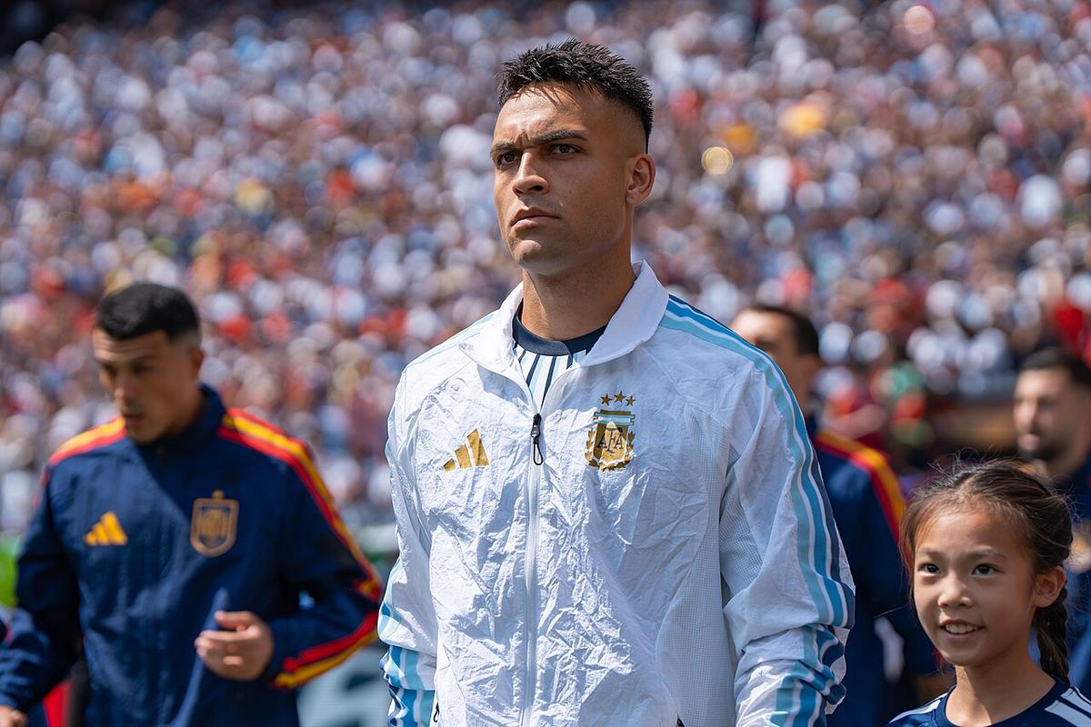 Lautaro Martínez con la camiseta de la selección argentina
