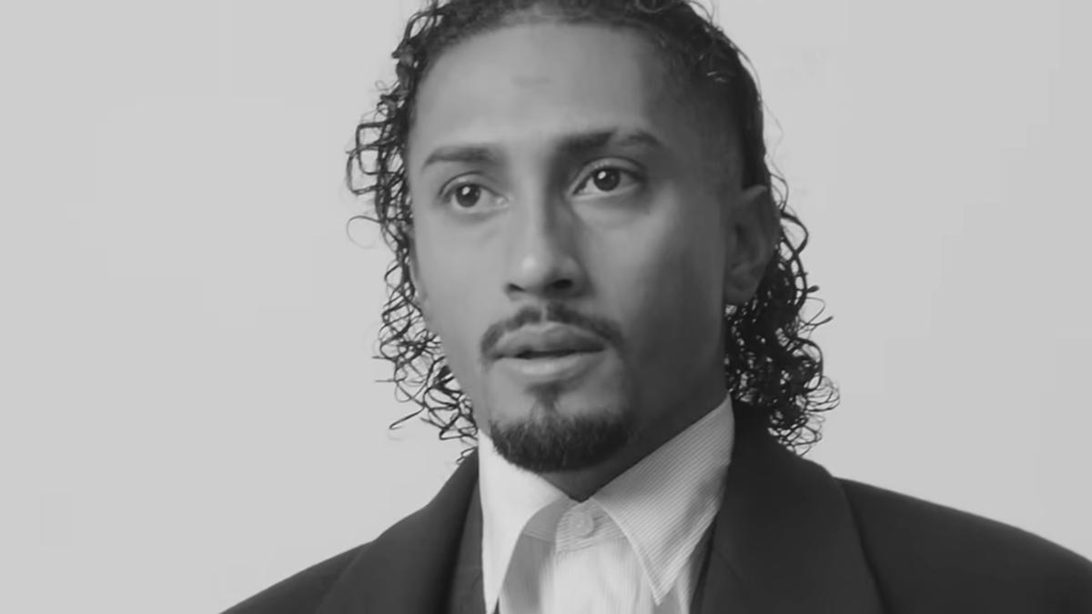 Retrato de estudio en blanco y negro de Raphinha (2025)