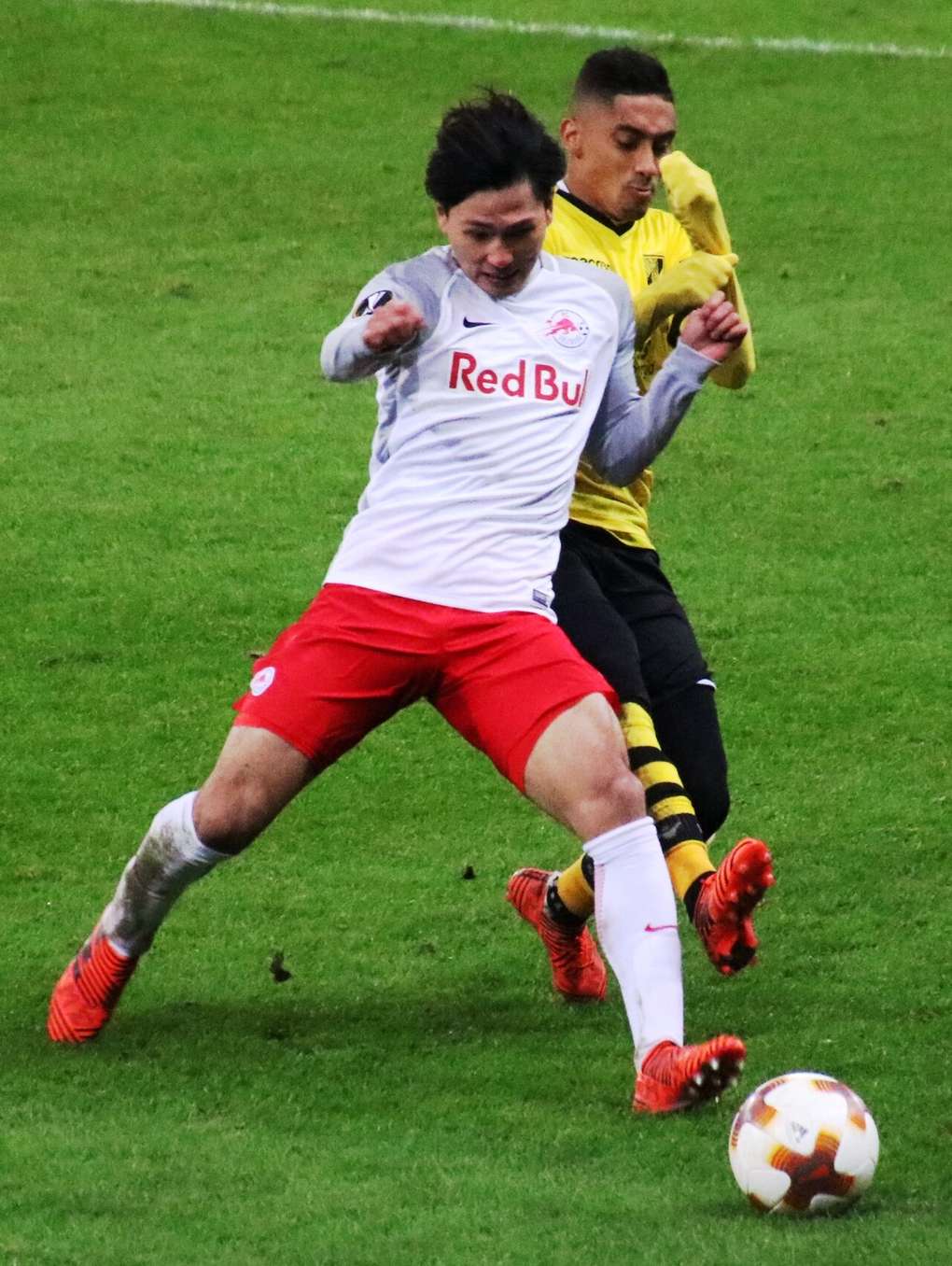 Raphinha en acción con el Vitória Guimarães en la Europa League (noviembre de 2017)