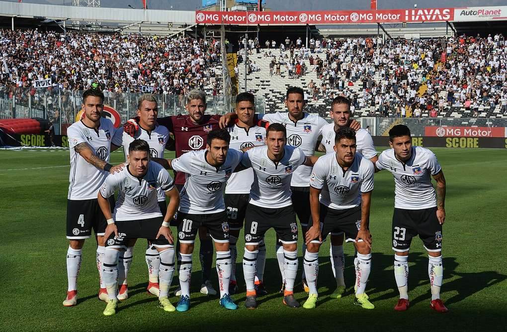 Formación de Colo-Colo en un partido del campeonato chileno en el Estadio Monumental