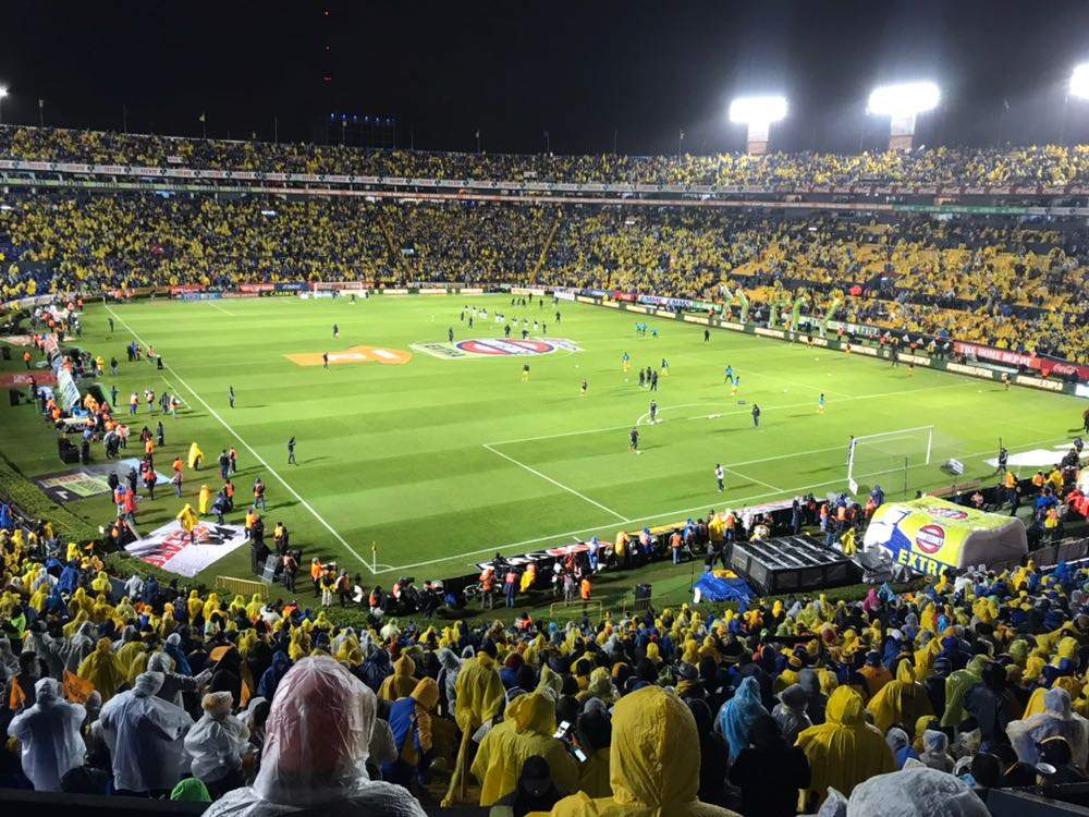 Afición de Tigres en una final en el Estadio Universitario