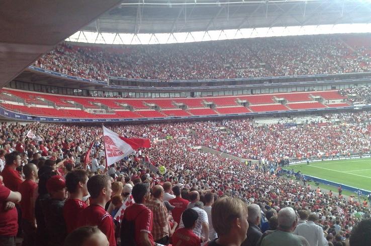 Aficionados en las tribunas de Wembley durante un partido de fútbol