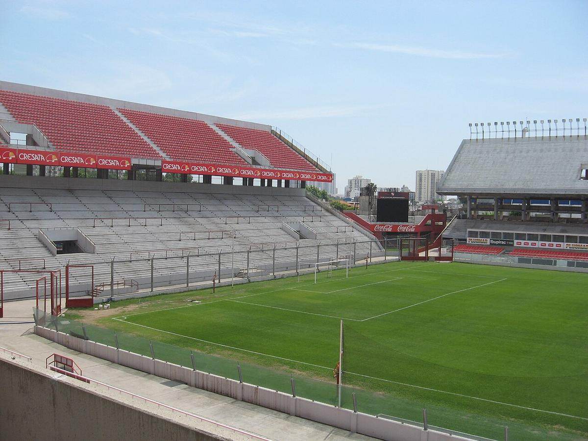 Tribunas del estadio Libertadores de América vistas desde un palco