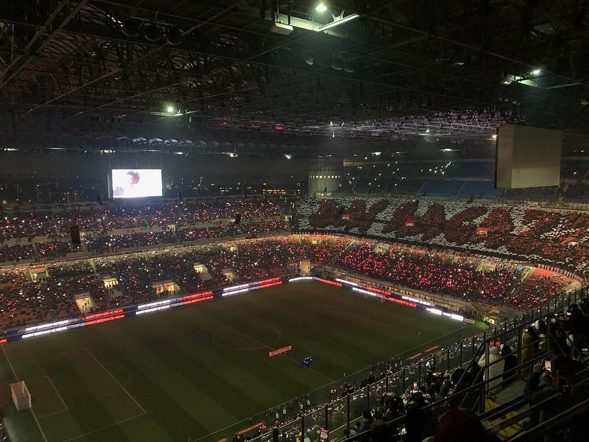 Estadio San Siro antes de un partido entre Milan y Napoli, dos protagonistas de la Serie A