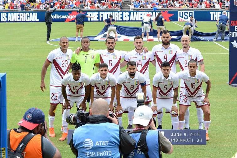 La selección de Venezuela posando antes de un amistoso ante Estados Unidos en 2019