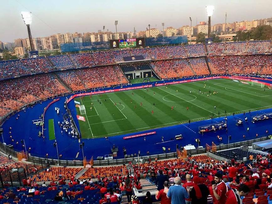Interior del Estadio Internacional de El Cairo, una de las sedes históricas del fútbol egipcio