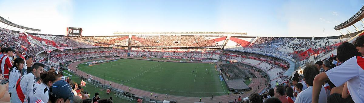 Vista panorámica del Estadio Monumental durante un partido