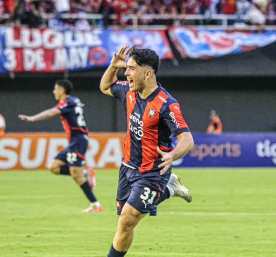 Ignacio Aliseda, delantero argentino de Cerro Porteño, en una fotografía de 2025