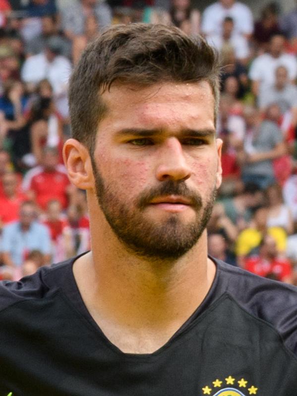 Alisson Becker en un retrato con la selección de Brasil en 2018