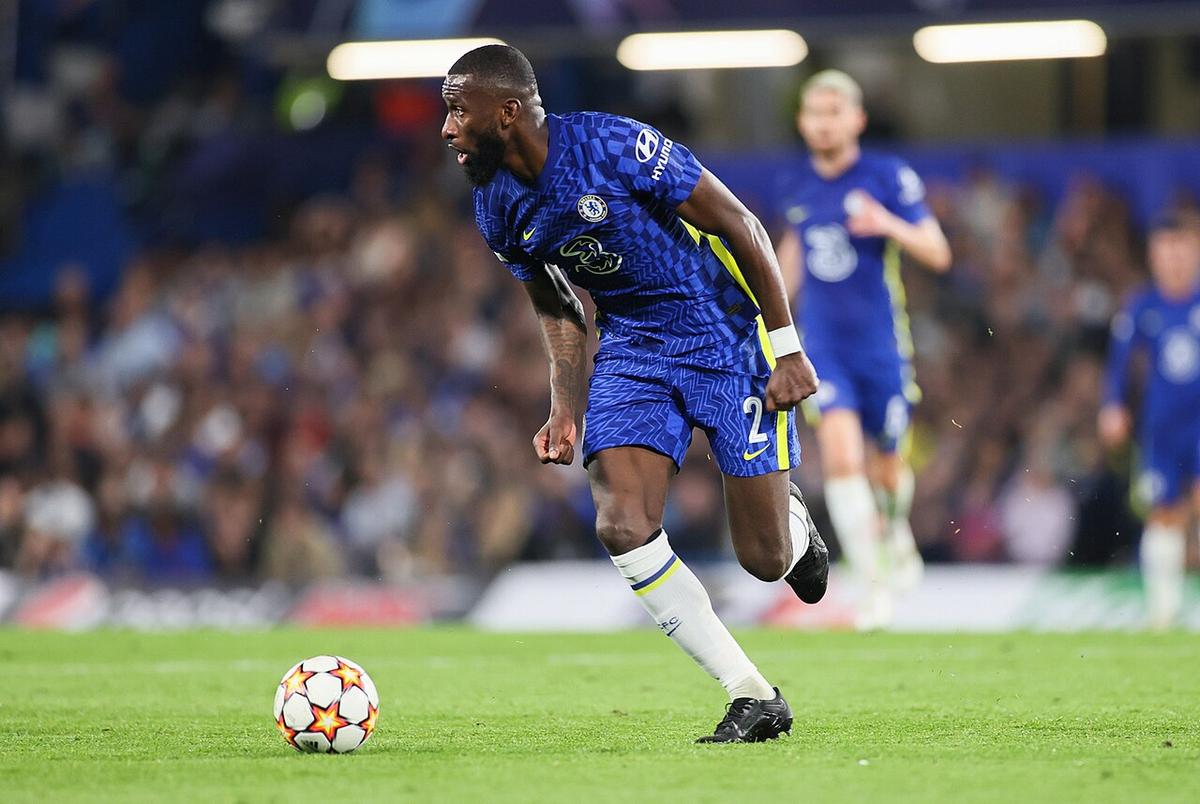 Antonio Rüdiger en un partido con el Chelsea en 2021