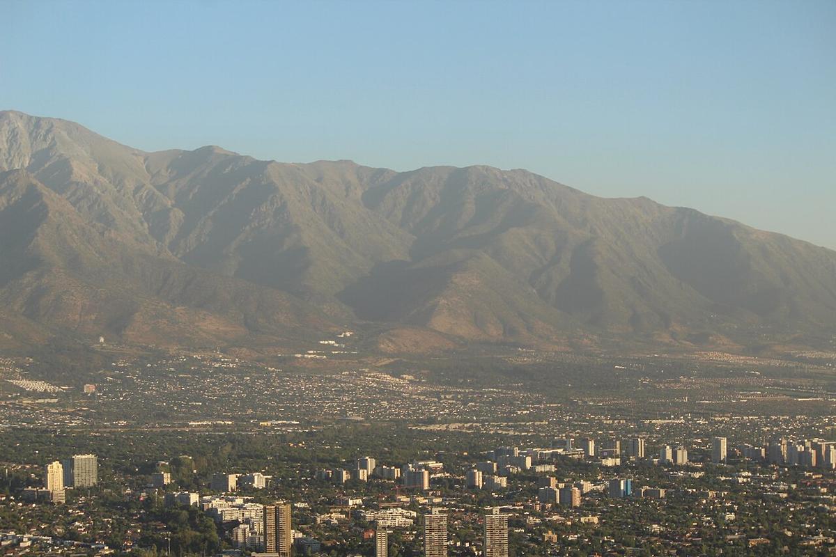 Vista de Santiago de Chile, donde rige la orden de bloqueo de Subtel