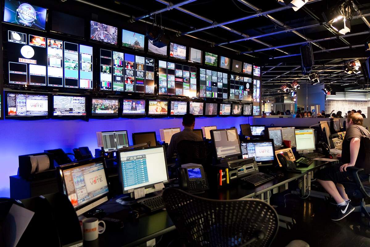 Sala de control de televisión, donde se gestionan las señales oficiales