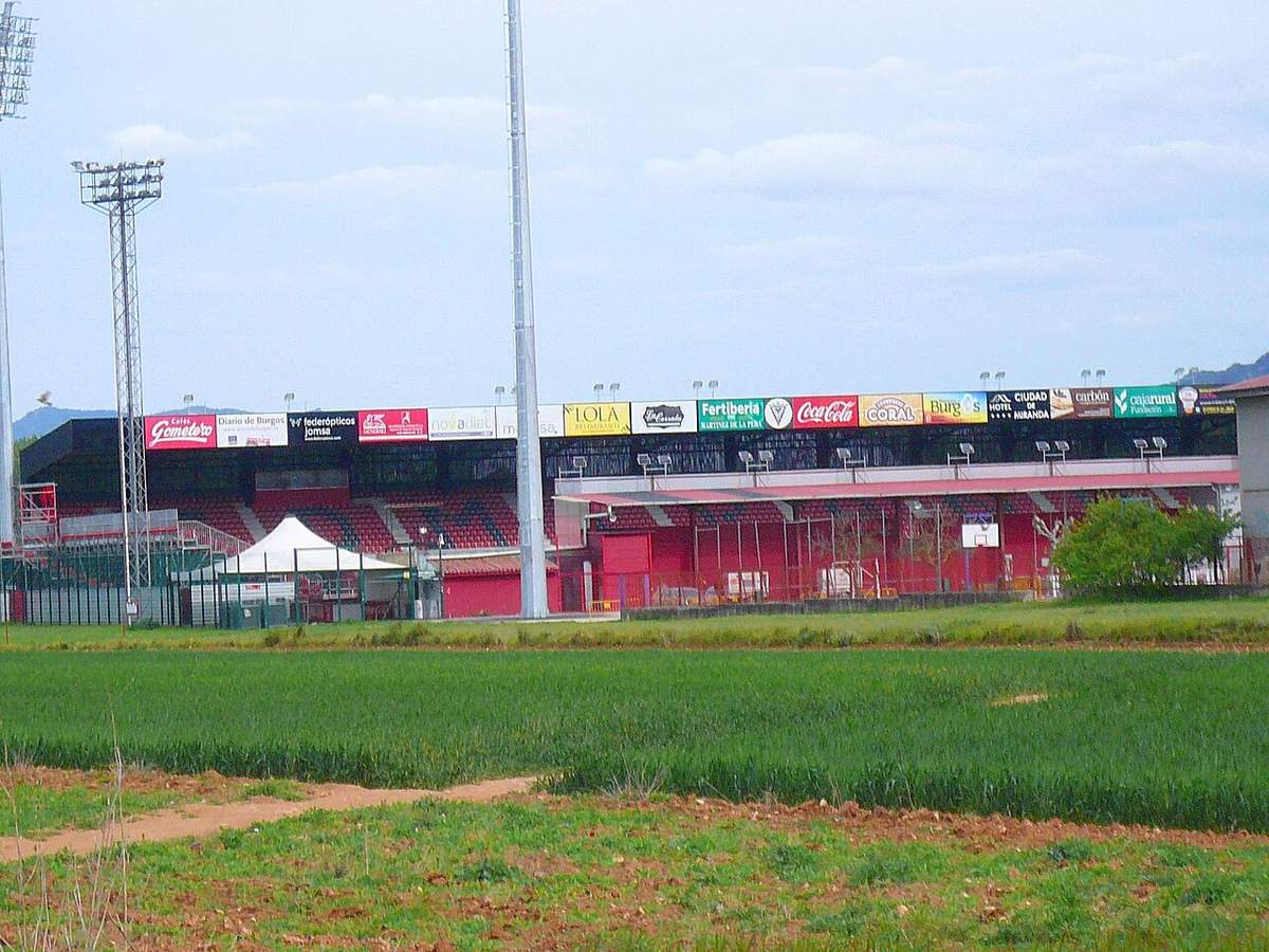 Otra vista del Estadio Municipal de Anduva en Miranda de Ebro