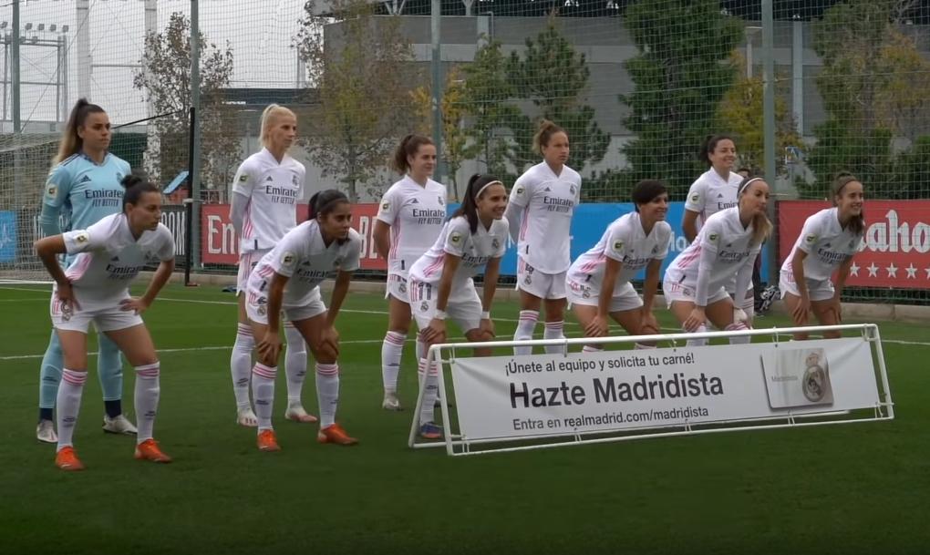 Jugadoras del Real Madrid femenino celebrando en un partido en 2021