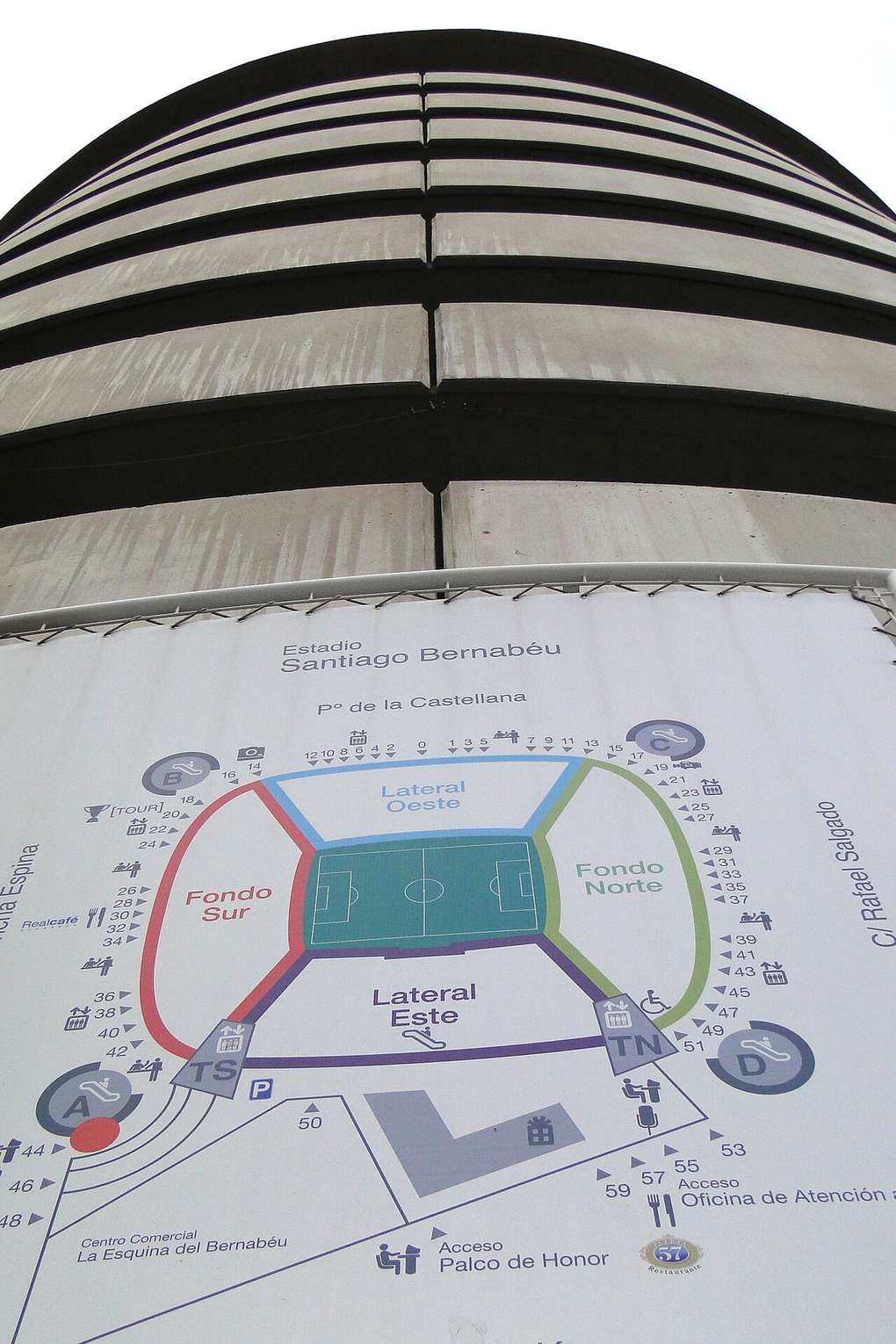 Fachada del Estadio Santiago Bernabéu en Madrid