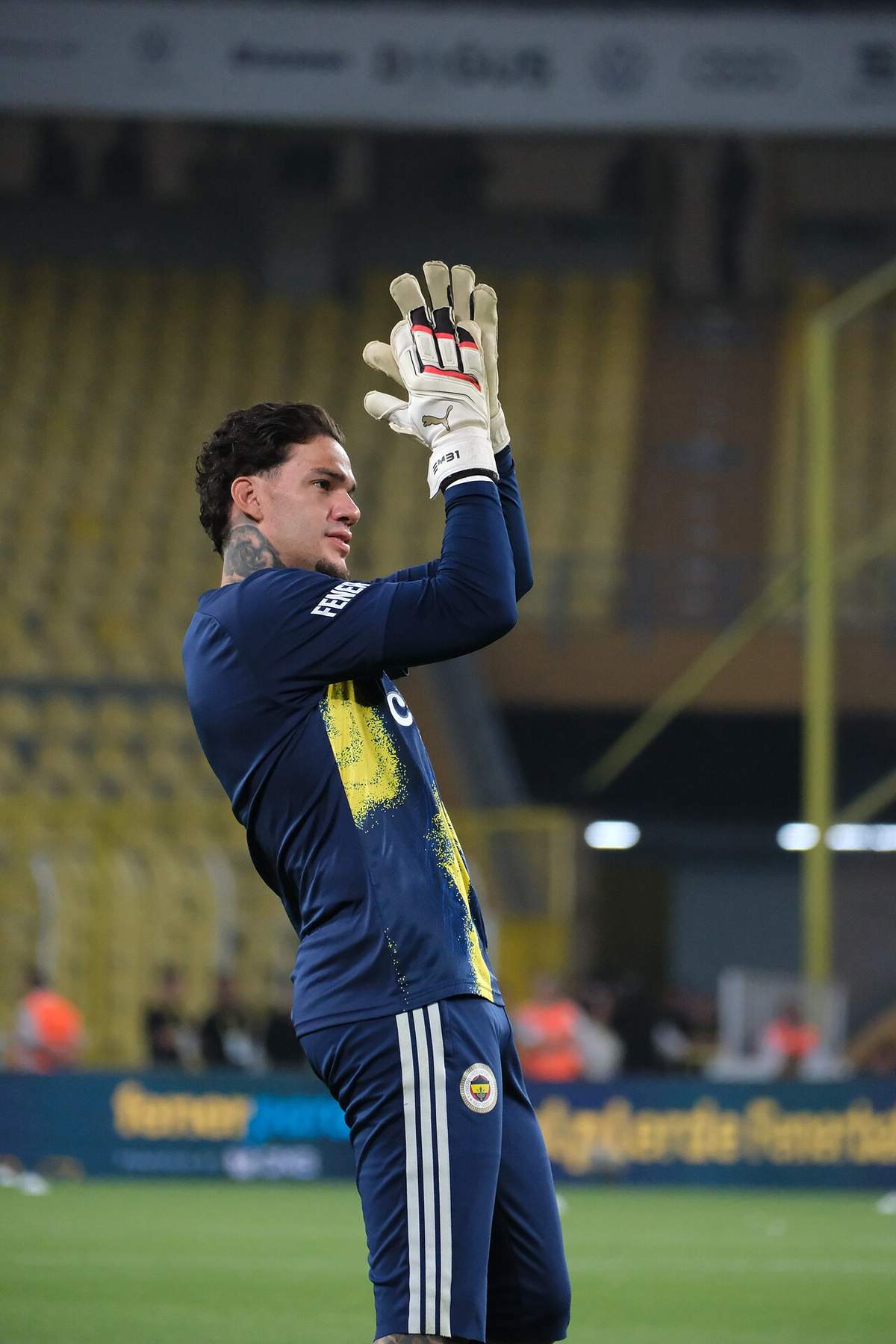 Ederson Moraes con la camiseta del Fenerbahçe en 2026