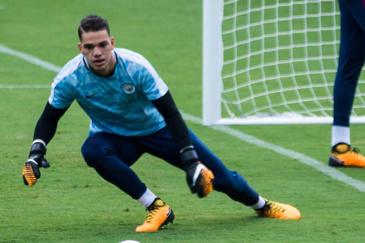 Ederson Moraes durante su etapa en el Manchester City