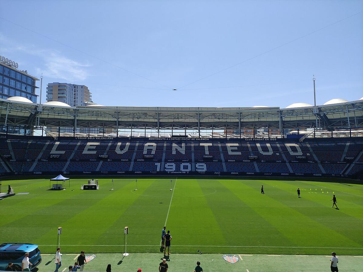 Interior del Estadio Ciutat de València con sus gradas llenas