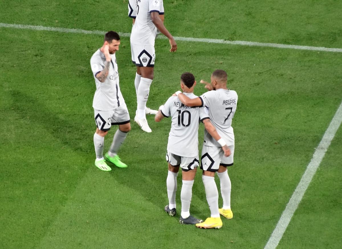 Messi, Neymar y Mbappé juntos con la camiseta del PSG en 2022