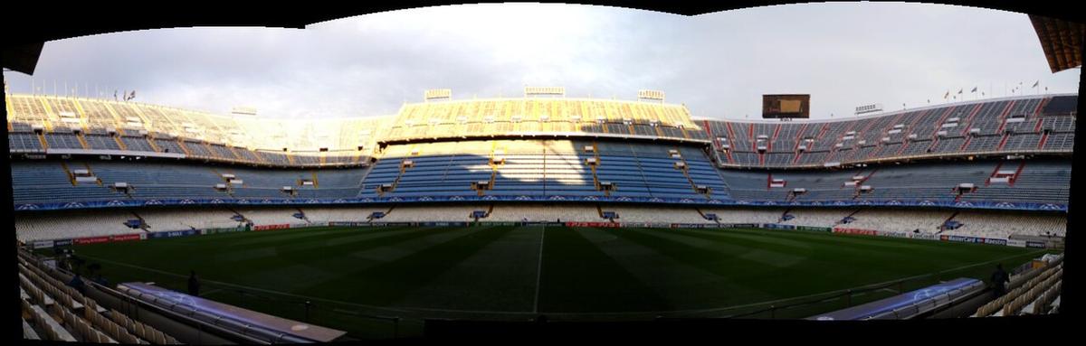Vista panorámica del estadio de Mestalla en Valencia