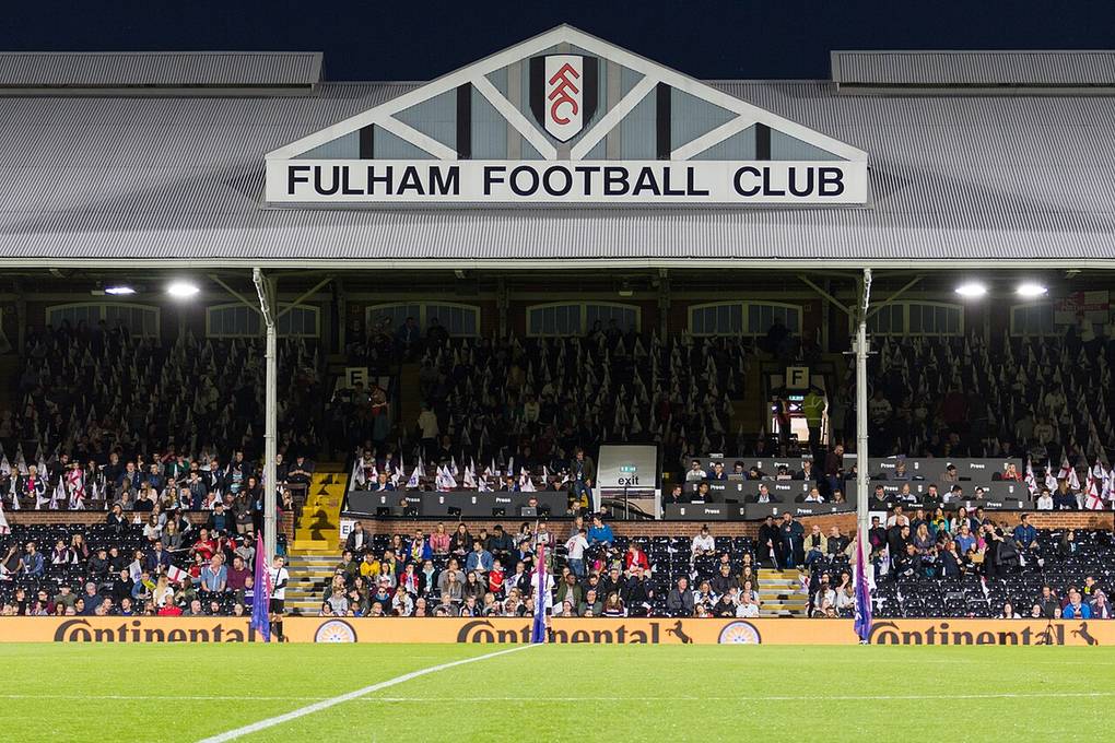 Tribuna de Craven Cottage, el estadio del Fulham para el derbi ante el Crystal Palace