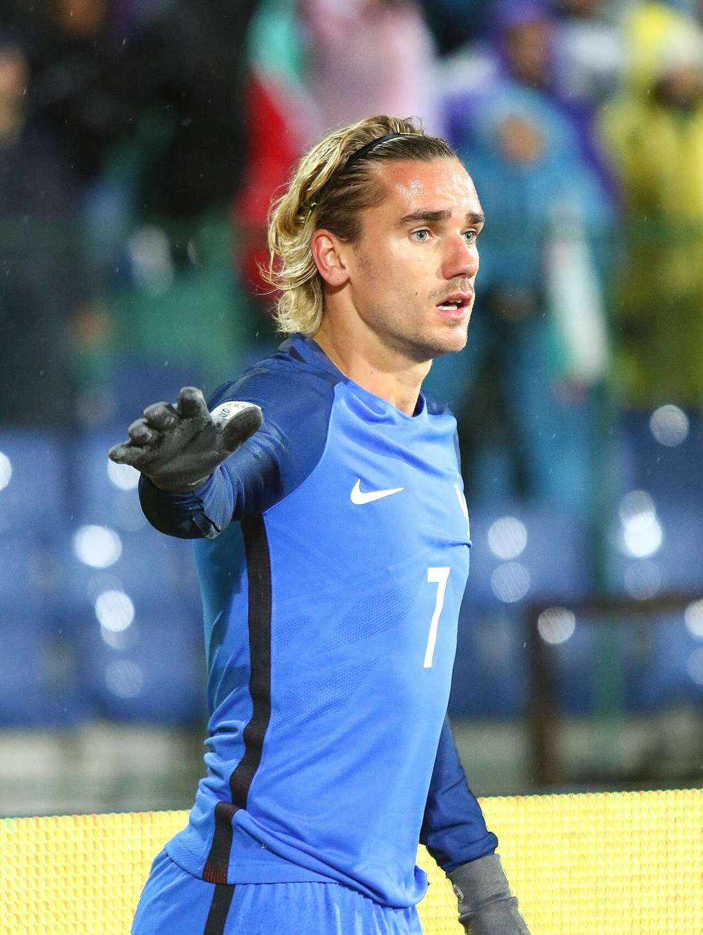 Retrato de Antoine Griezmann con la camiseta del Atlético de Madrid en 2017
