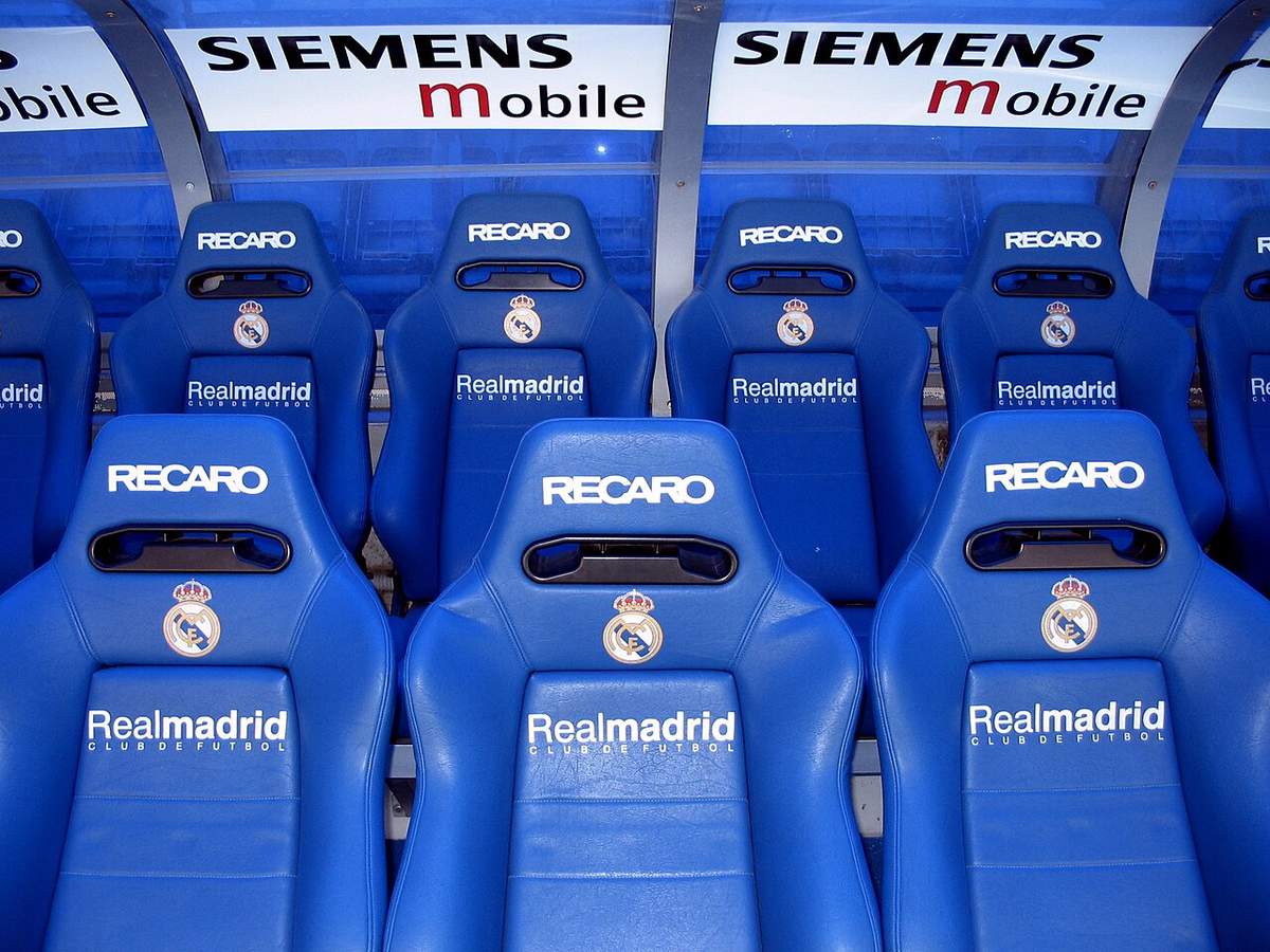 Banquillo del Real Madrid en el estadio Santiago Bernabéu