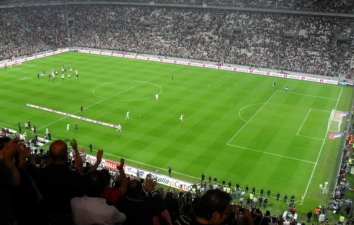 Interior del estadio de la Juventus en Turín durante un partido