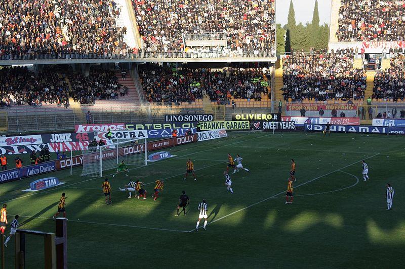 El estadio Via del Mare durante un partido entre Lecce y Juventus
