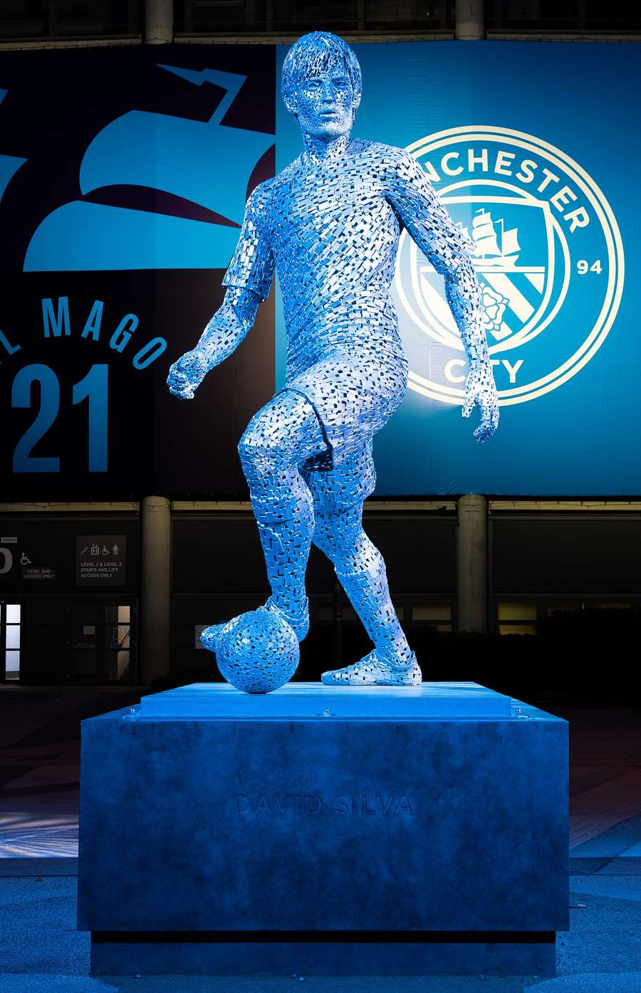 Estatua de David Silva en los exteriores del Etihad Stadium