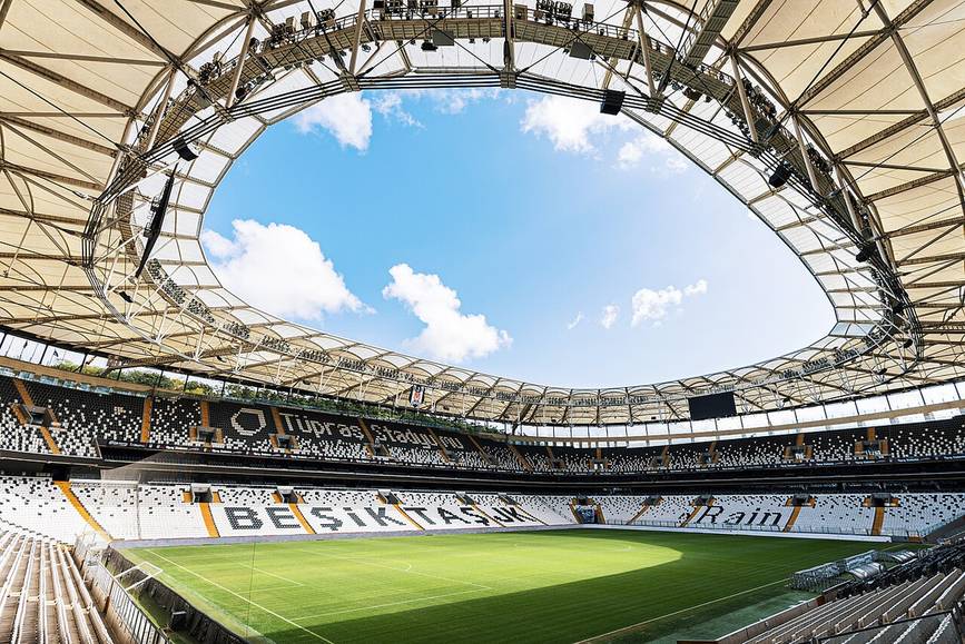 El Tüpraş Stadyumu de Estambul, sede del partido Besiktas vs Crystal Palace de la Europa League