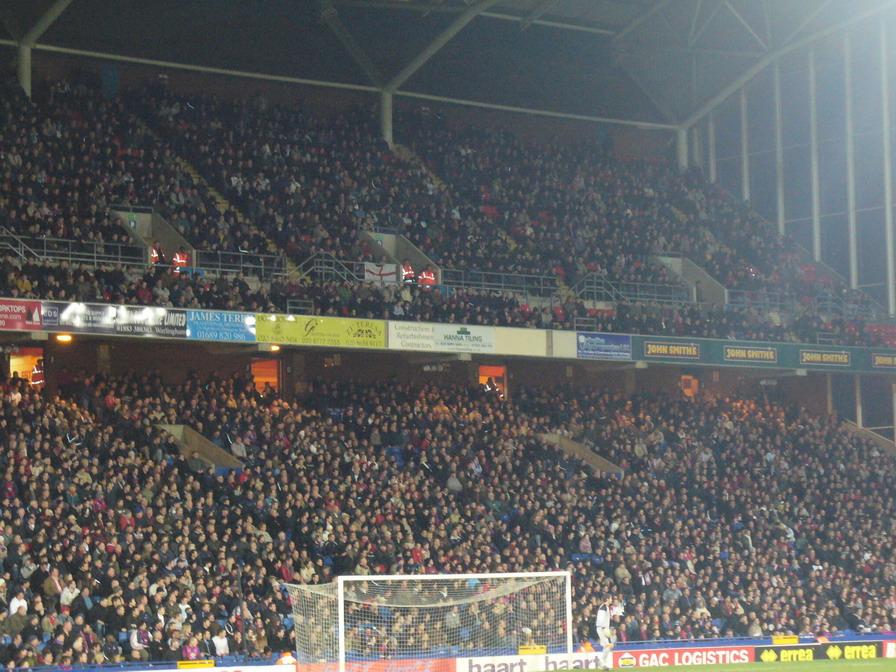 La tribuna Holmesdale del Selhurst Park, el estadio del Crystal Palace en Londres