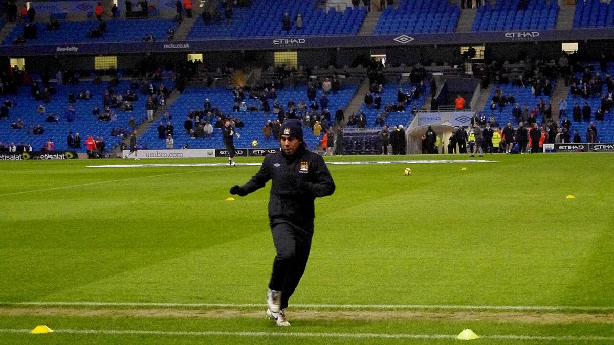 Carlos Tévez durante el calentamiento previo a un partido