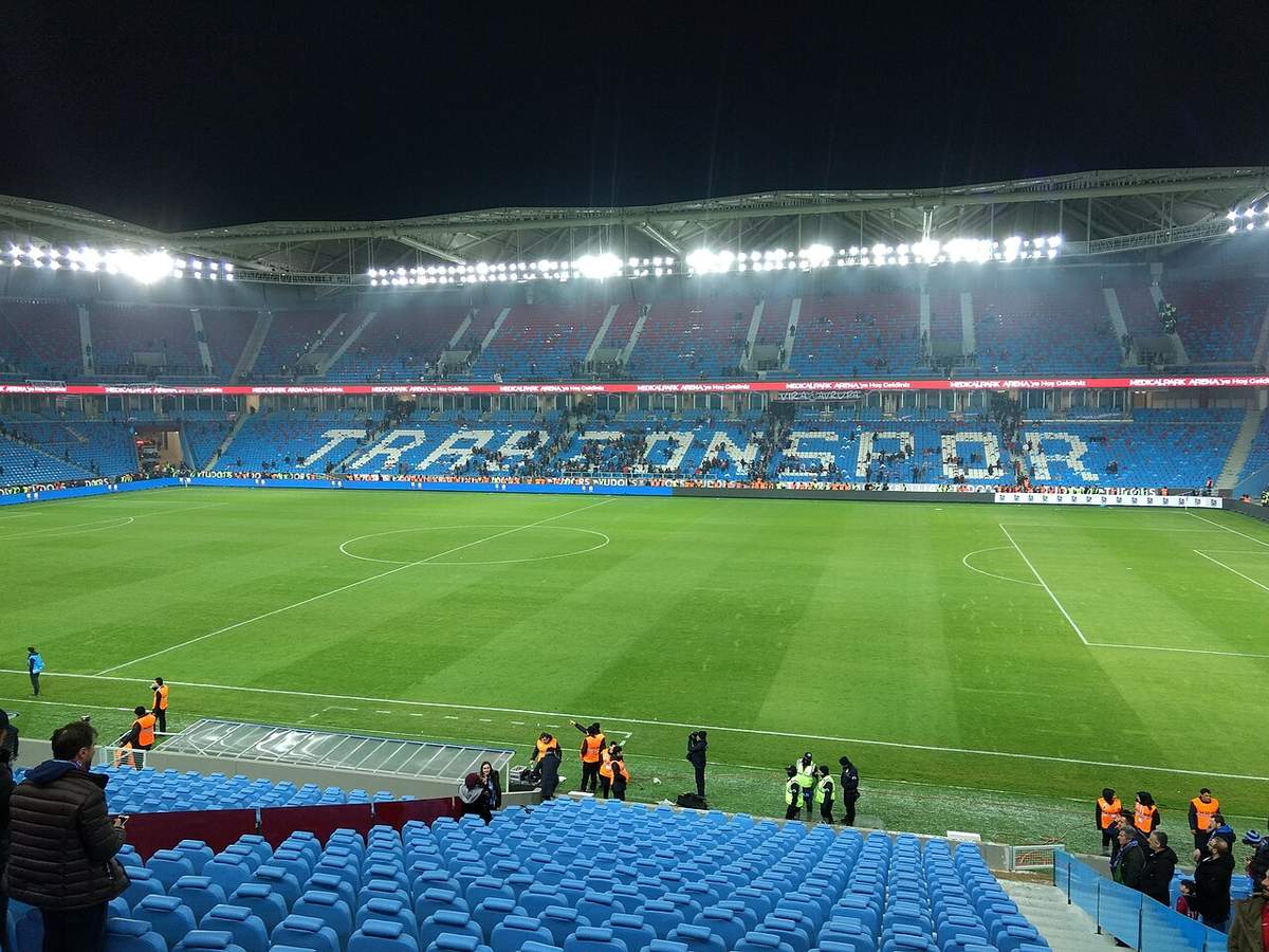 Vista exterior del estadio Şenol Güneş de Trabzonspor