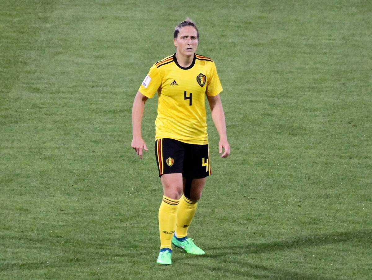 Jugadora de Bélgica en acción ante Italia en un partido femenino disputado en Ferrara en 2018