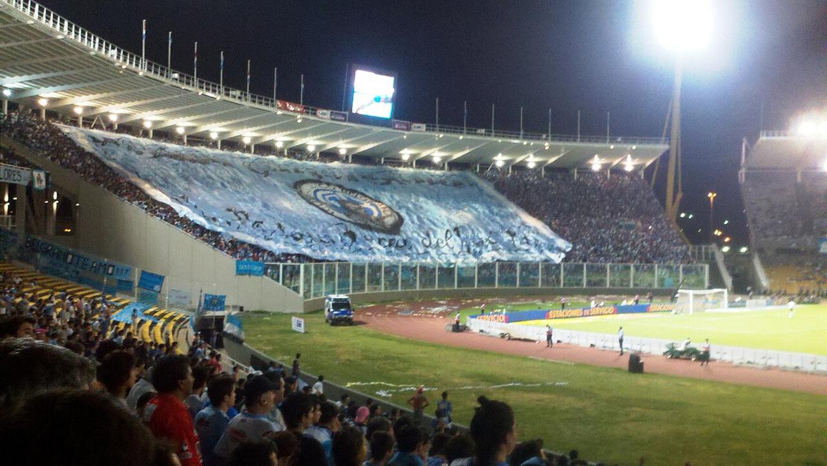 La tribuna del estadio Mario Alberto Kempes de Córdoba, escenario habitual de definiciones del ascenso argentino