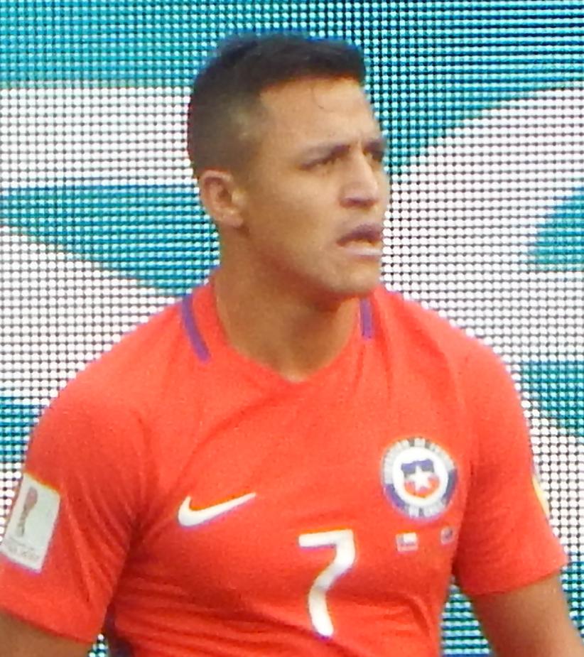 Alexis Sánchez en acción con Chile durante la Copa Confederaciones 2017