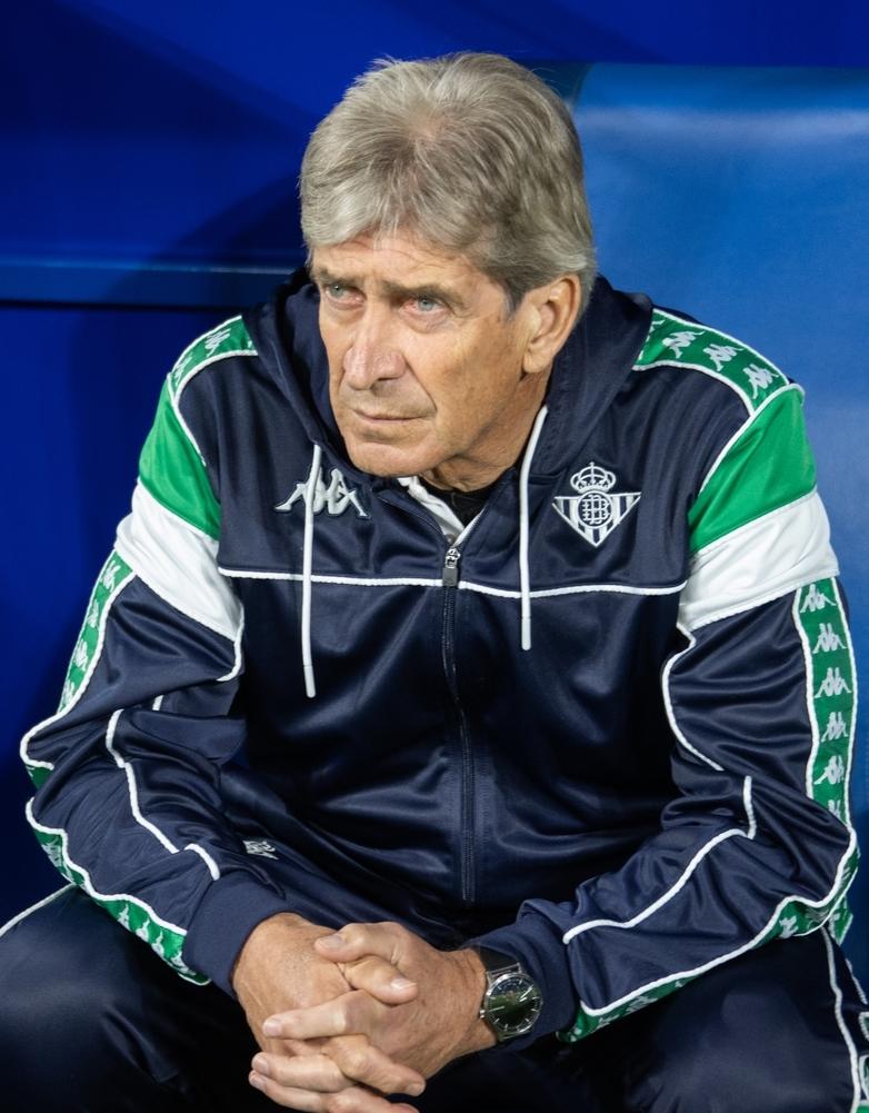 Manuel Pellegrini, entrenador del Real Betis, que deberá recomponer el centro del campo sin Bernal
