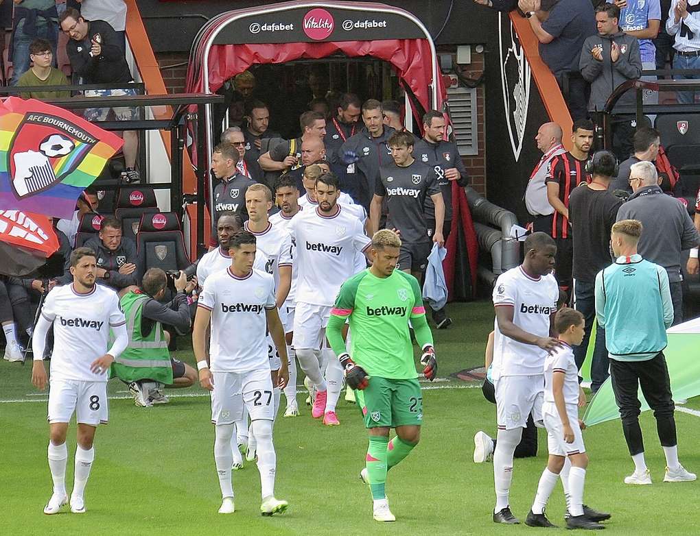 El Bournemouth, en acción en el Vitality Stadium, donde goleó 3-0 al Milan en su debut en la Europa League