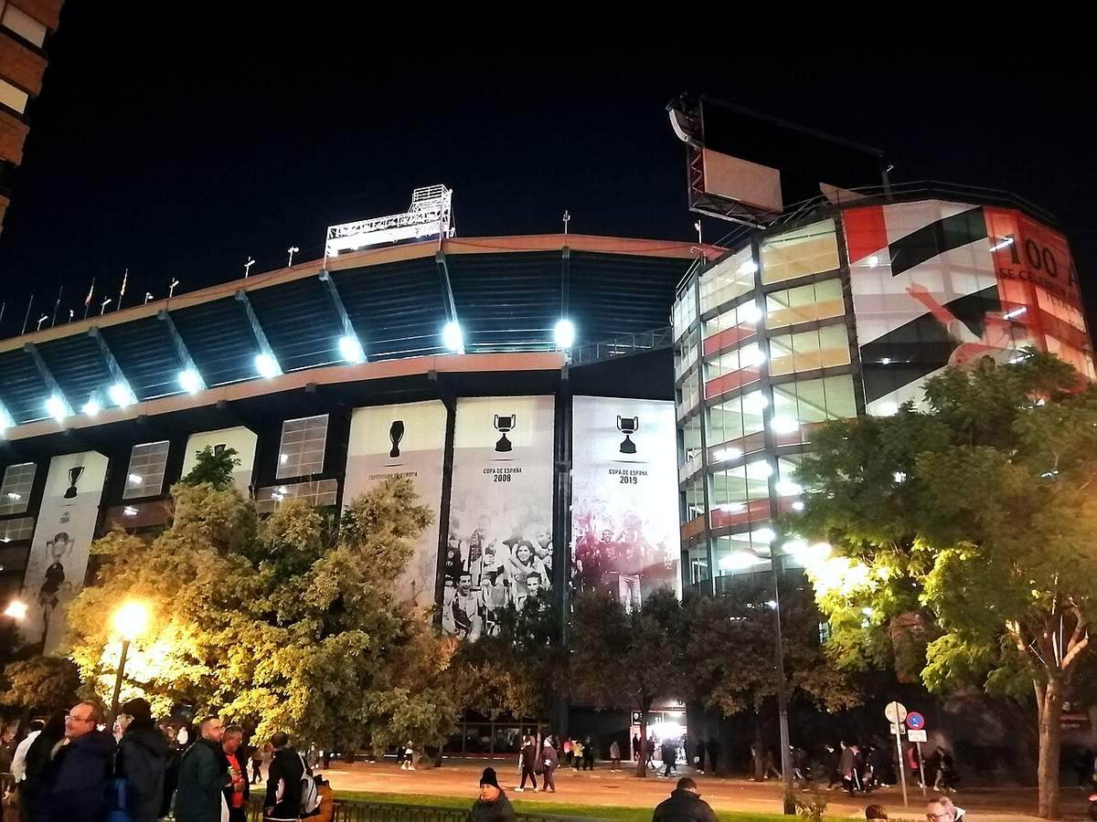 Fachada exterior del estadio de Mestalla en Valencia
