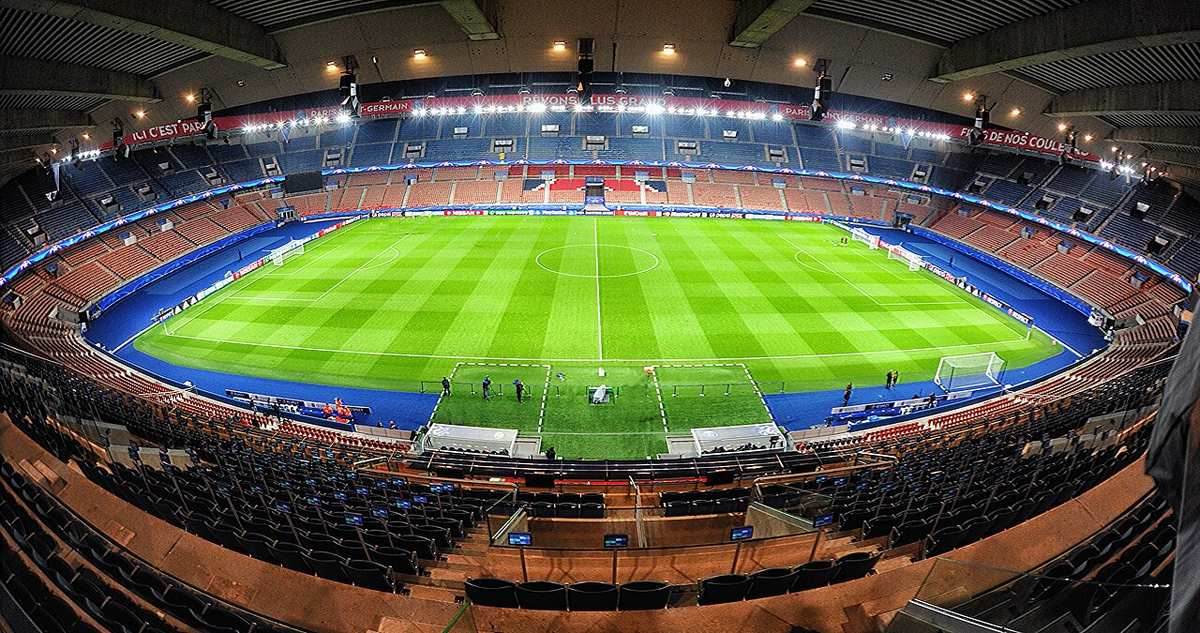 Vista exterior del Parque de los Príncipes, estadio del Paris Saint-Germain en París