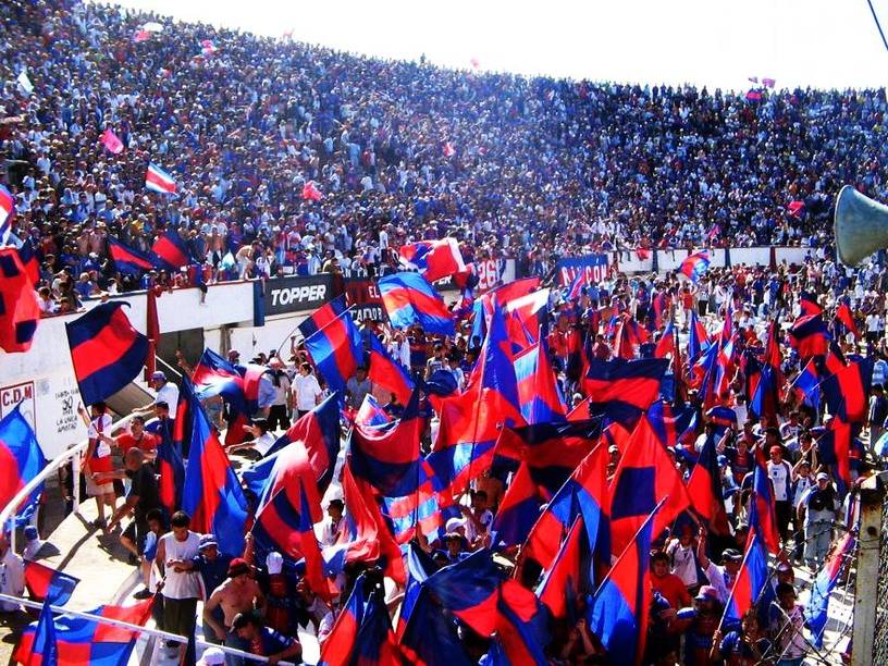 La hinchada de Tigre, que despidió con reprobación al equipo tras la derrota ante Atlético Tucumán en Victoria
