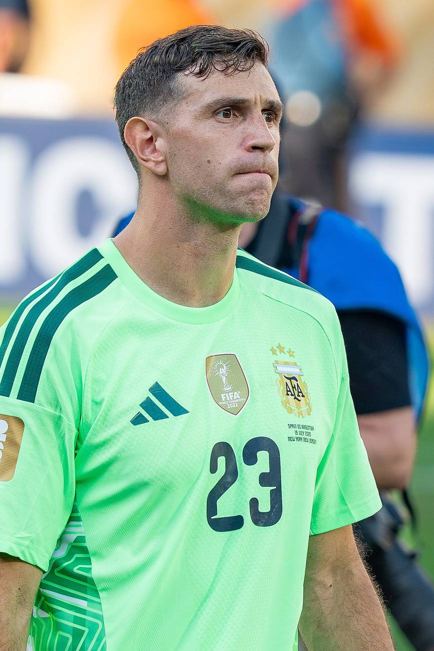 Dibu Martínez, baja varias semanas: Alonso