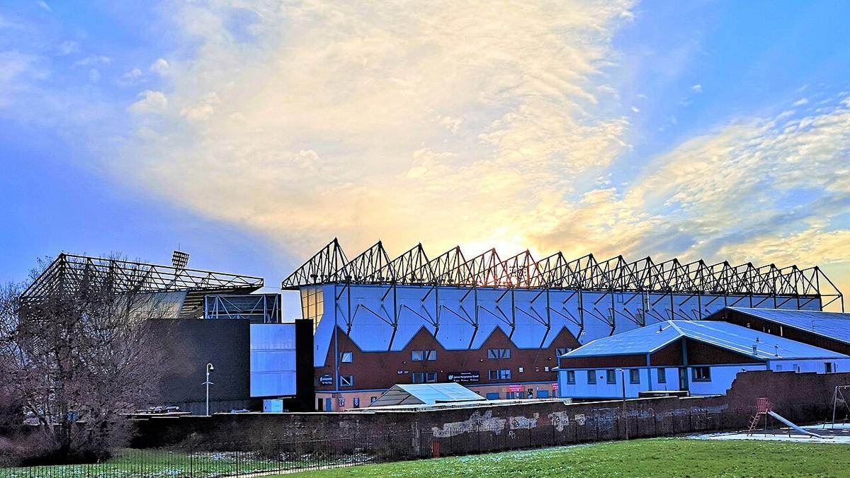 Vista del estadio Turf Moor de Burnley en 2021, el campo donde el equipo buscará revertir su mal inicio en la Championship