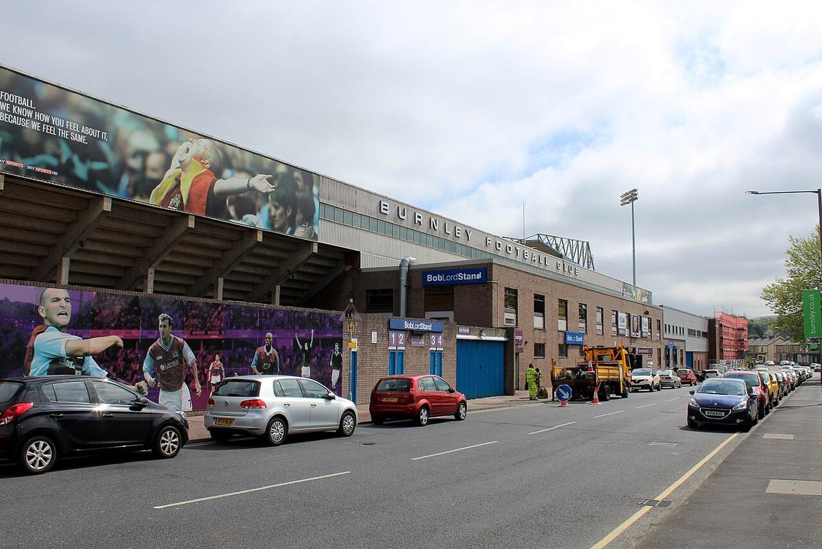 Grada del estadio Turf Moor, hogar del Burnley Football Club, que busca un nuevo entrenador tras la destitución de Hayen