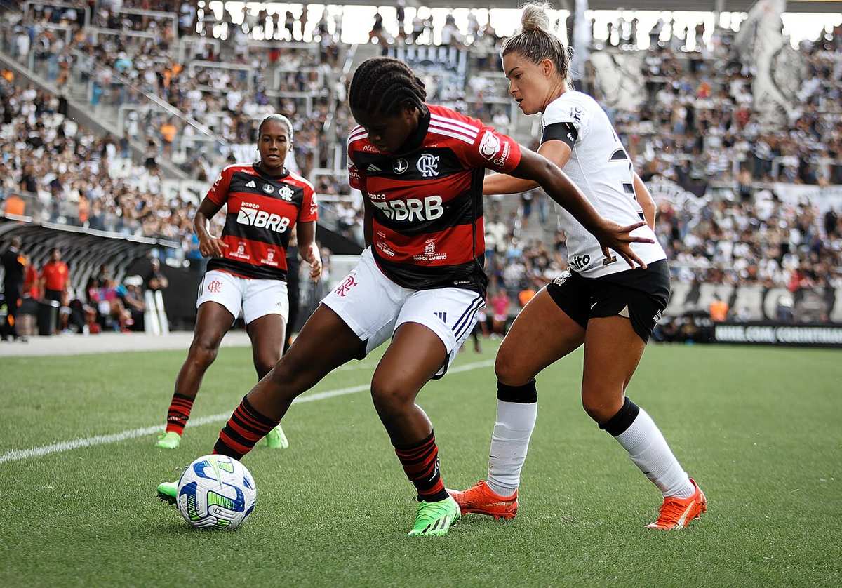 Corinthians golea 5-0 y cita a Santa Fe